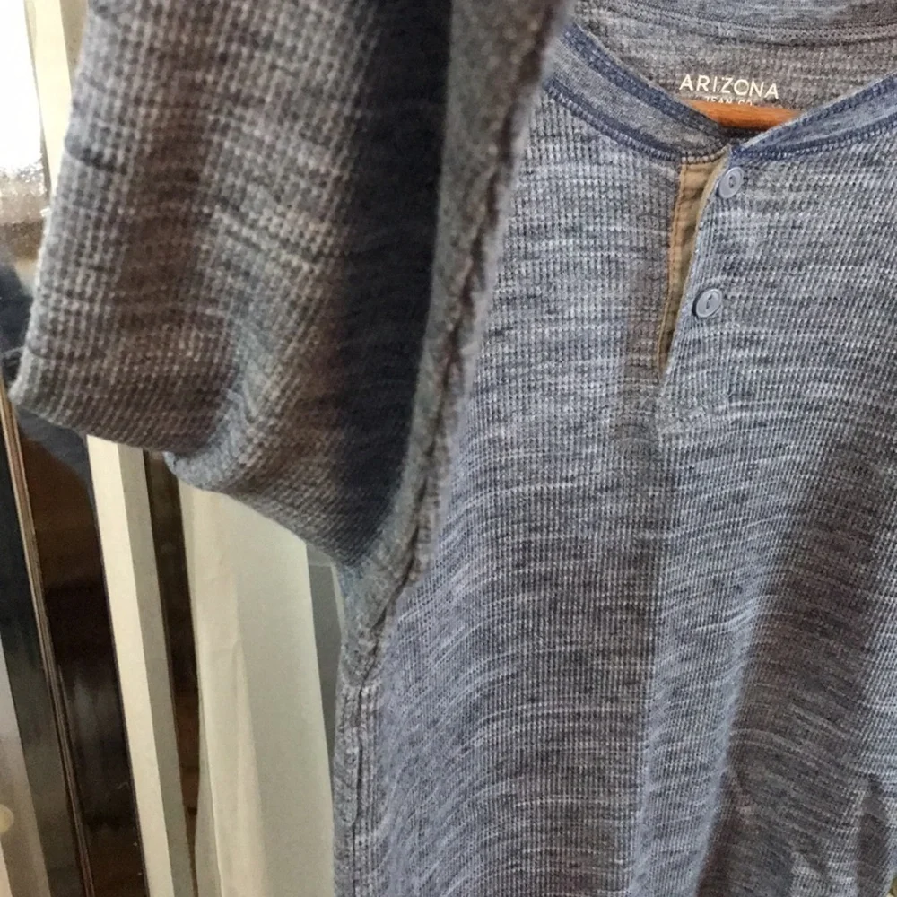 ARIZONA JEAN COMPANY Long Sleeved Waffle-Knit Henley for Men—Sz L